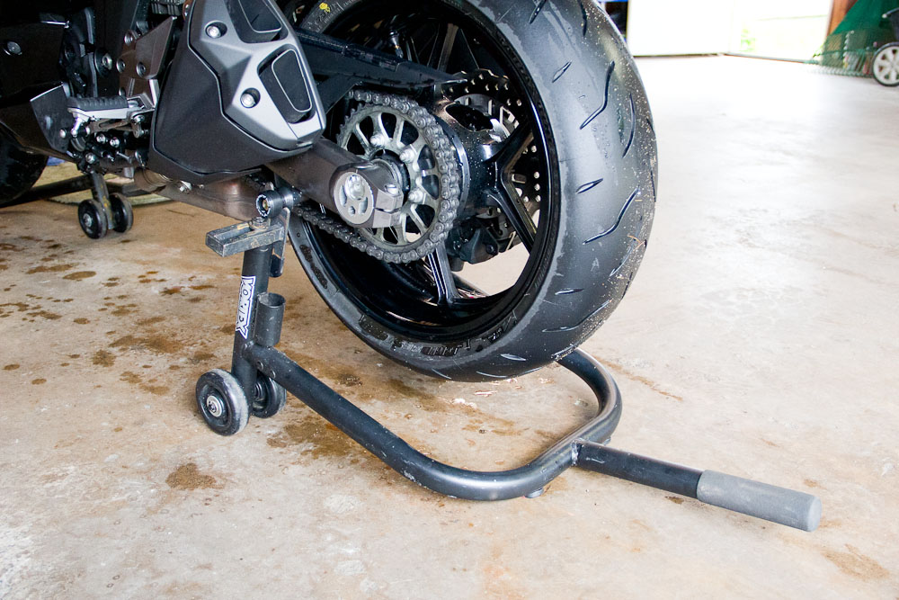 Lift the Ninja 1000 with Vortex Paddock Stands Buhs